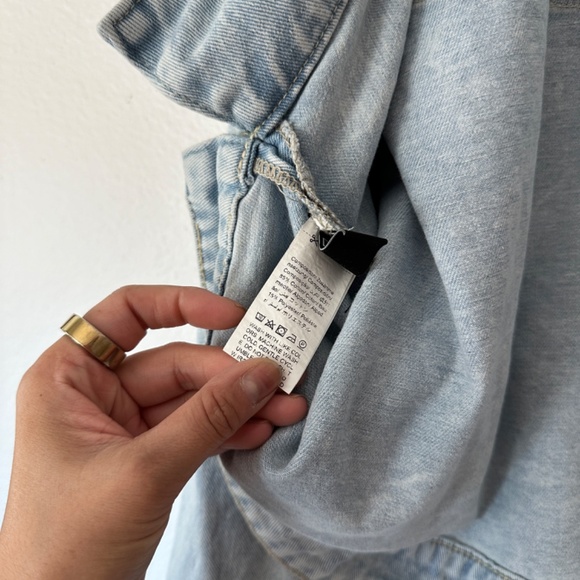 DAZY Cropped Denim Jacket with Light Wash - Size L - Picture 6 of 10